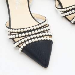 Pre Owned Chanel Cream/Black Leather and Fabric Faux Pearl Paris Rome Flat Sandals Size 37.5