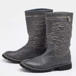 مملوكة مسبقًا Chanel Grey Quilted Nylon And Leather Motorcycle Mid Calf Boots Sie 39