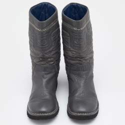 مملوكة مسبقًا Chanel Grey Quilted Nylon And Leather Motorcycle Mid Calf Boots Sie 39