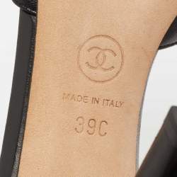 مملوكة مسبقًا Chanel Black Leather Camellia Applique Ankle Strap Sandals Size 39