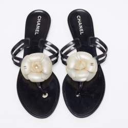 Pre Owned صندل إصبع شانيل كاميليا مطاط أسود مقاس 40