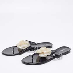 Pre Owned صندل إصبع شانيل كاميليا مطاط أسود مقاس 40