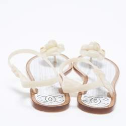 Pre Owned صصندل شانيل كاميليا سي سي جيلي أبيض مقاس 40