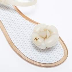 Pre Owned صصندل شانيل كاميليا سي سي جيلي أبيض مقاس 40