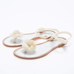 Pre Owned صصندل شانيل كاميليا سي سي جيلي أبيض مقاس 40