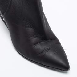 مملوكة مسبقًا حذاء بوت للكاحل شانيل جلد أسود مزين سلسلة كعب روكي مقاس 39