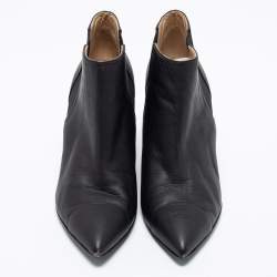 مملوكة مسبقًا حذاء بوت للكاحل شانيل جلد أسود مزين سلسلة كعب روكي مقاس 39