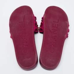 Pre Owned Chanel Burgundy Satin CC Logo Chain Detail Tropiconic Slides Size 39