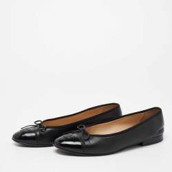 Pre Owned Chanel Black Leather and Patent CC Cap-Toe Bow Ballet Flats Size 38