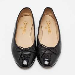 Pre Owned Chanel Black Leather and Patent CC Cap-Toe Bow Ballet Flats Size 38