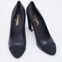مملوكة مسبقًا Chanel Black Leather and Grosgrain Cap Toe Block Heel Pumps Size 42
