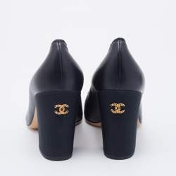 مملوكة مسبقًا Chanel Black Leather and Grosgrain Cap Toe Block Heel Pumps Size 42