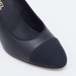 مملوكة مسبقًا Chanel Black Leather and Grosgrain Cap Toe Block Heel Pumps Size 42