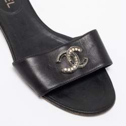 Pre Owned Chanel Black Leather CC Logo Flat Slide Sandals Size 36.5
