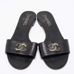 Pre Owned Chanel Black Leather CC Logo Flat Slide Sandals Size 36.5