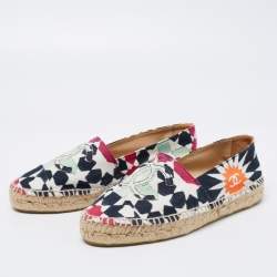 مملوكة مسبقًا Chanel Multicolor Print Canvas CC Cap Toe Espadrille Flats Size 39