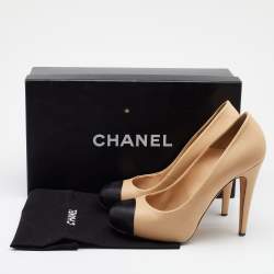 Pre Owned Chanel Beige/Black Leather CC Cap Toe Pumps Size 39