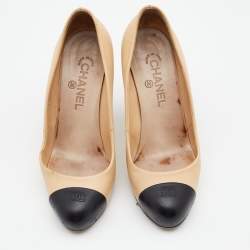 Pre Owned Chanel Beige/Black Leather CC Cap Toe Pumps Size 39