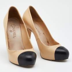 Pre Owned Chanel Beige/Black Leather CC Cap Toe Pumps Size 39