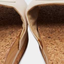 مملوكة مسبقًا صندل سلايد شانيل جلد بيج سي سي نعل سميك مقاس 38