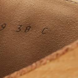 مملوكة مسبقًا صندل سلايد شانيل جلد بيج سي سي نعل سميك مقاس 38