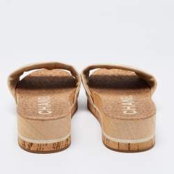 مملوكة مسبقًا صندل سلايد شانيل جلد بيج سي سي نعل سميك مقاس 38