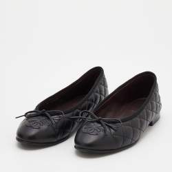 مملوكة مسبقًا Chanel Black Quilted Leather CC Cap Toe Bow Ballet Flats Size 36.5