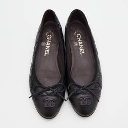 مملوكة مسبقًا Chanel Black Quilted Leather CC Cap Toe Bow Ballet Flats Size 36.5
