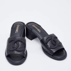 مملوكة مسبقًا Chanel Black Leather Interlocking CC Slide Sandals Size 41.5