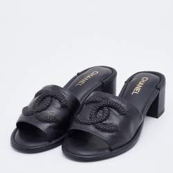 مملوكة مسبقًا Chanel Black Leather Interlocking CC Slide Sandals Size 41.5
