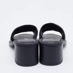 مملوكة مسبقًا Chanel Black Leather Interlocking CC Slide Sandals Size 41.5