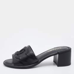 مملوكة مسبقًا Chanel Black Leather Interlocking CC Slide Sandals Size 41.5