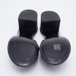 مملوكة مسبقًا Chanel Black Leather Interlocking CC Slide Sandals Size 41.5