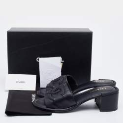 مملوكة مسبقًا Chanel Black Leather Interlocking CC Slide Sandals Size 41.5