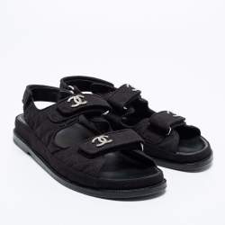 مملوكة مسبقًا Chanel Black Quilted Fabric CC Velcro Dad Flat Sandals Size 40.5