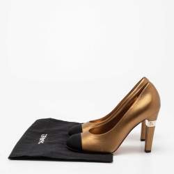 Pre Owned Chanel Metallic Gold/Black Leather And Fabric Cap Toe Pumps Size 37.5