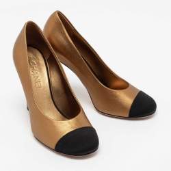 Pre Owned Chanel Metallic Gold/Black Leather And Fabric Cap Toe Pumps Size 37.5