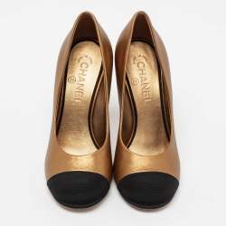Pre Owned Chanel Metallic Gold/Black Leather And Fabric Cap Toe Pumps Size 37.5