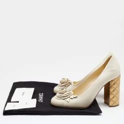 Pre Owned Chanel Cream/Gold Leather Camellia Cap Toe Block Heel Pumps Size 39.5