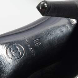 Pre Owned Chanel Black/White Leather Camellia CC Pumps Size 38