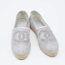 Pre Owned Chanel Metallic Silver Mesh And Fabric CC Cap Toe Espadrilles Flats Size 39