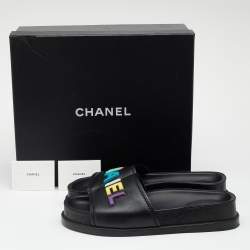 مملوكة مسبقًا Chanel Black Leather CHA NEL Letter Logo Slide Sandals Size 40.5