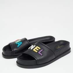 مملوكة مسبقًا Chanel Black Leather CHA NEL Letter Logo Slide Sandals Size 40.5