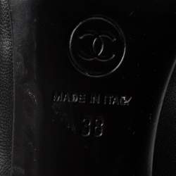 Pre Owned Chanel Black/Beige Leather Round Toe CC Pumps Size 38