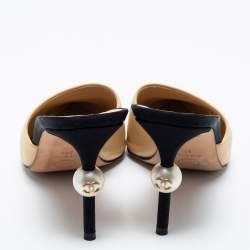 مملوكة مسبقًا Chanel Beige/Black Leather and Canvas CC Pearl Embellished Heel Mules Size 37
