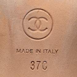 مملوكة مسبقًا Chanel Beige/Black Leather and Canvas CC Pearl Embellished Heel Mules Size 37