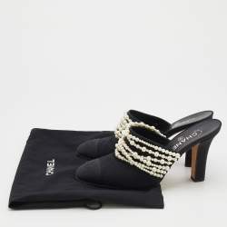مملوكة مسبقًا Chanel Black Fabric Pearl Embellished CC Mules Size 39