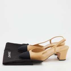 Pre Owned صندل شانيل CC قماش وجلد بيج / أسود بحزام كاحل مقاس 38.5