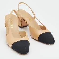 Pre Owned صندل شانيل CC قماش وجلد بيج / أسود بحزام كاحل مقاس 38.5