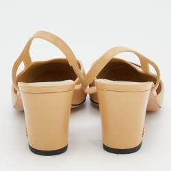 Pre Owned صندل شانيل CC قماش وجلد بيج / أسود بحزام كاحل مقاس 38.5